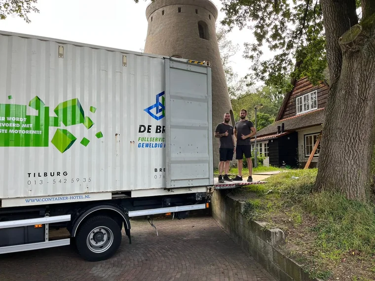 Container bij De Bresser