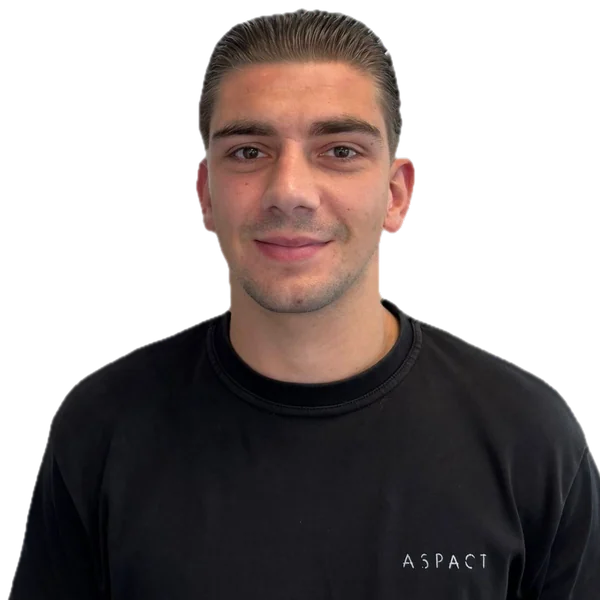 Portret van Timo van der Schans, international move coördinator bij De Bresser